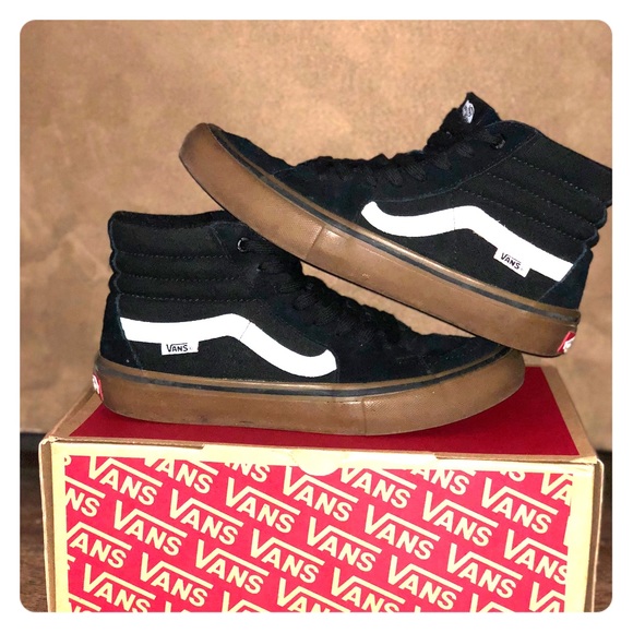 vans sk8 hi black gum sole